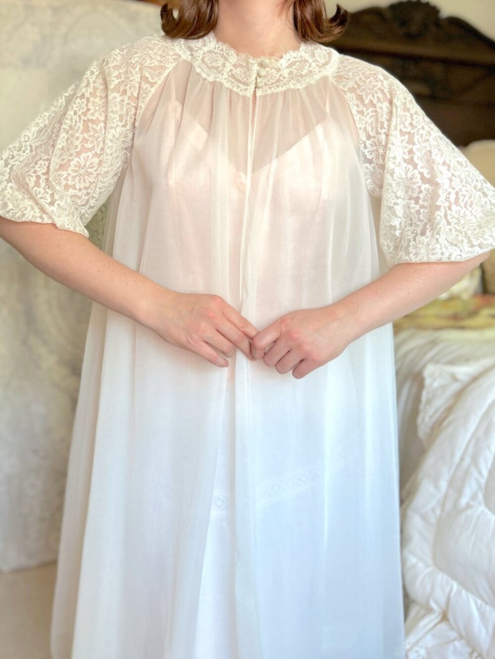 Vintage 50s White Puff Sleeve Robe, Lace Detail, Wedding Bridal, Vanity Fair